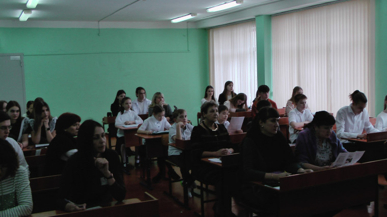 Школьная научно-практическая конференция «Креативная молодежь – будущее России».